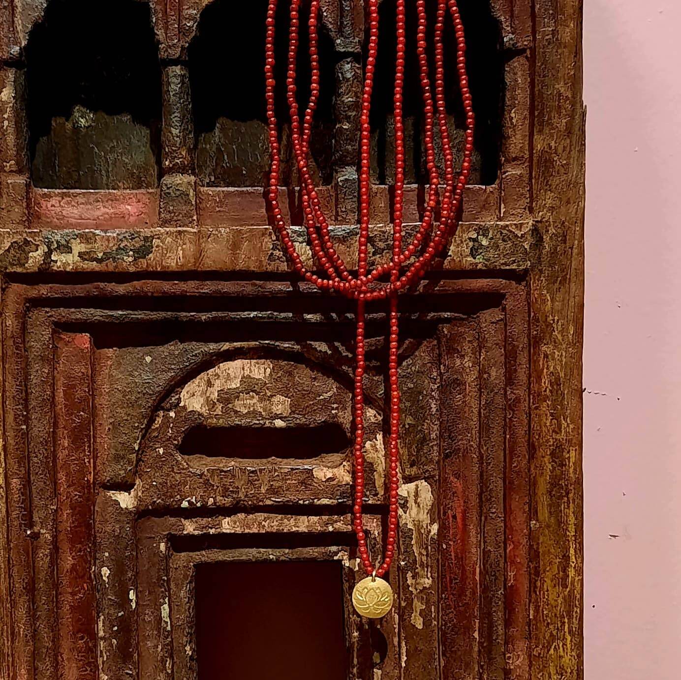 Collana Solidale con Perline e Ciondolo a Forma di Loto