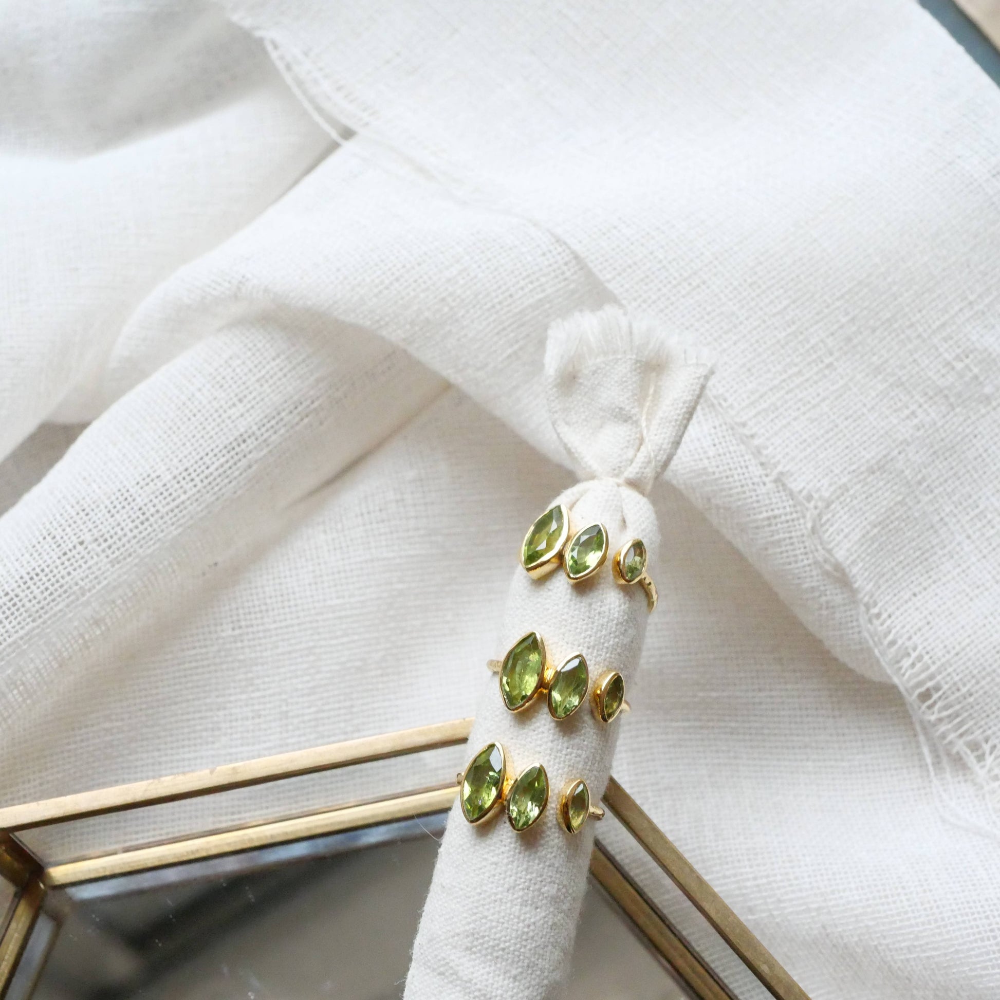 porta anelli con anelli dina con peridoto