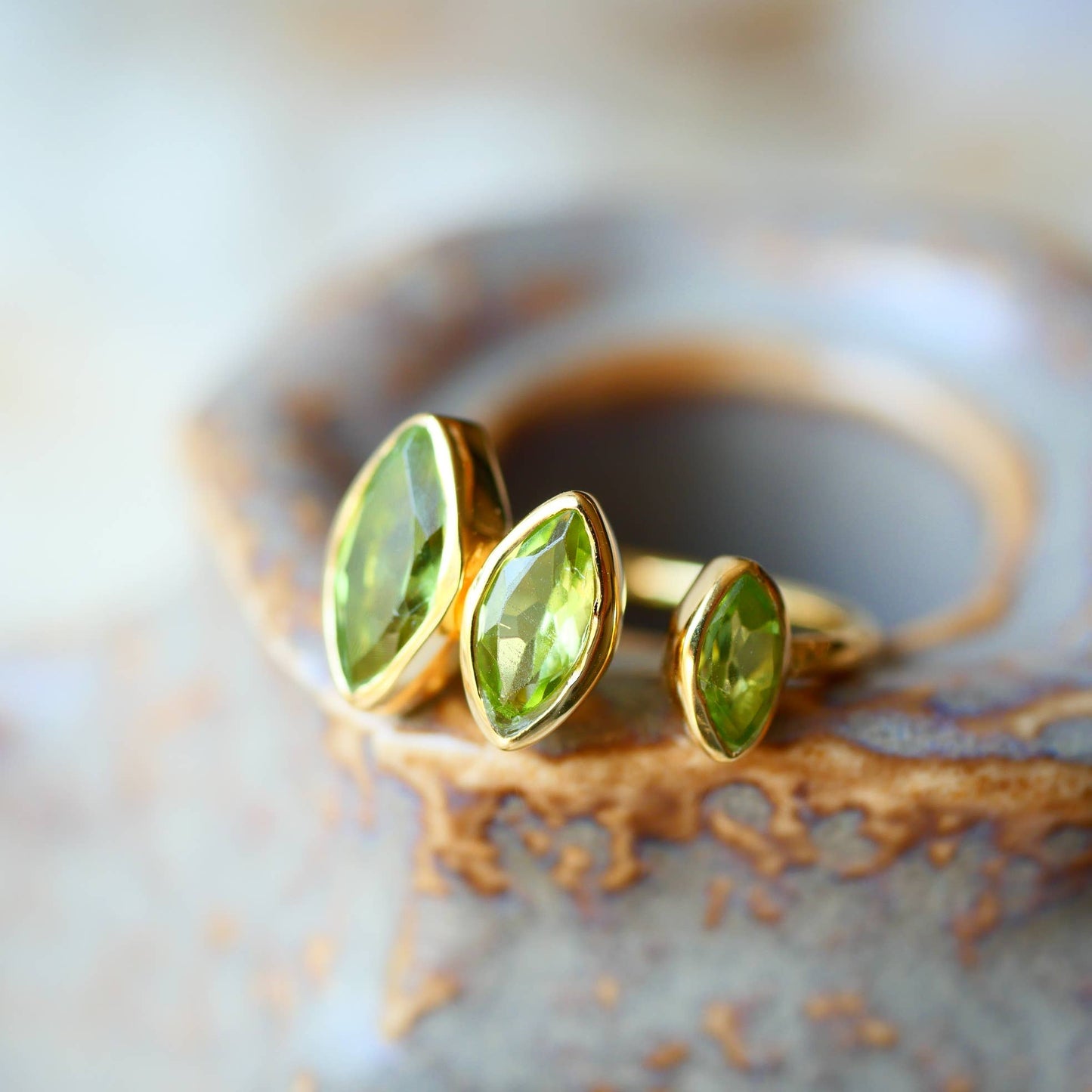 anello dina in peridoto