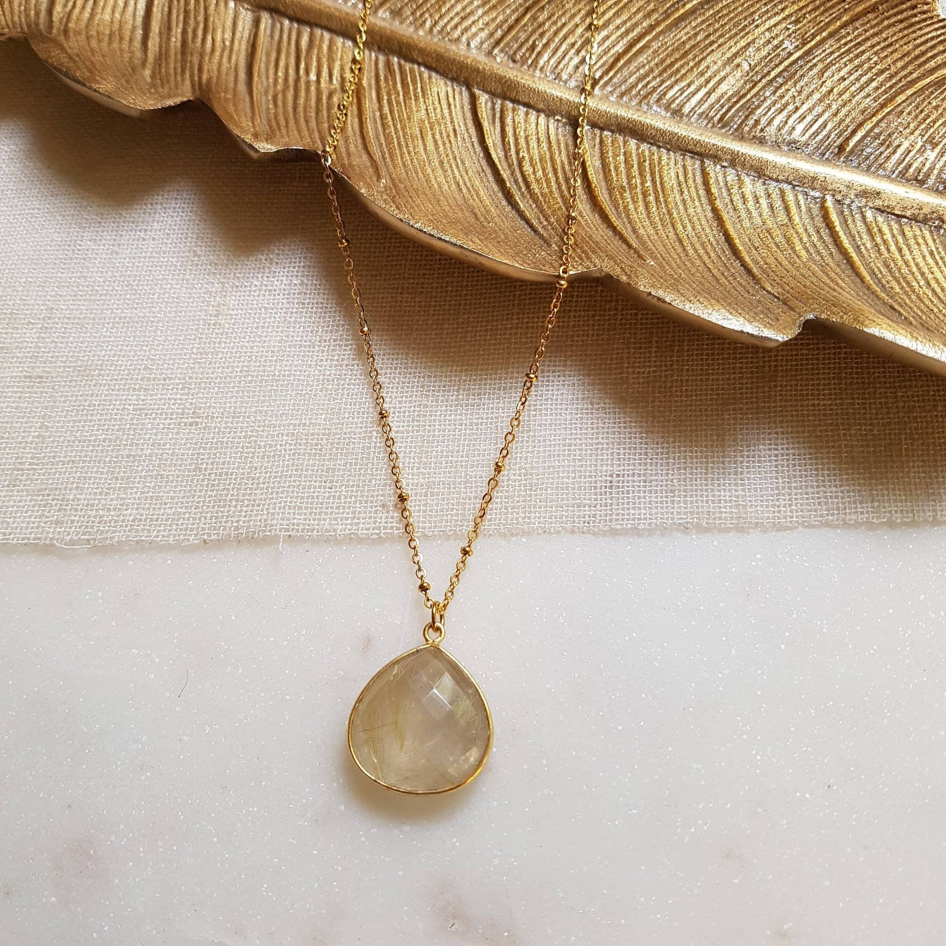 collana-pietra-naturale-dorata
