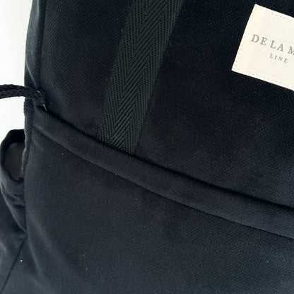 Dettaglio zaino nero