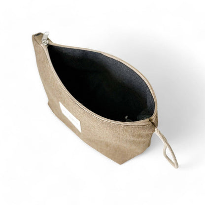 Interno foderato in tessuto grigio del beauty case Amun.