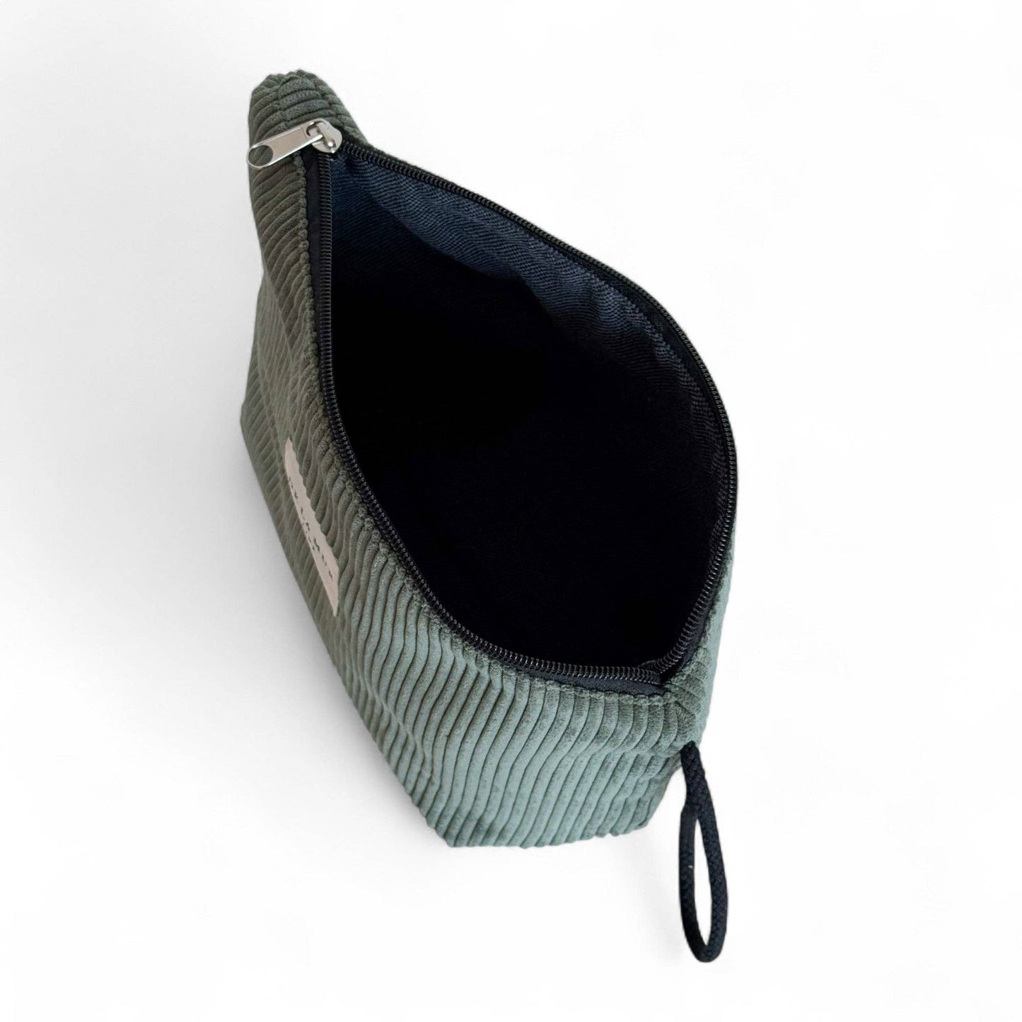 Interno foderato in tessuto grigio del beauty case Amun.