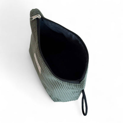 Interno foderato in tessuto grigio del beauty case Amun.