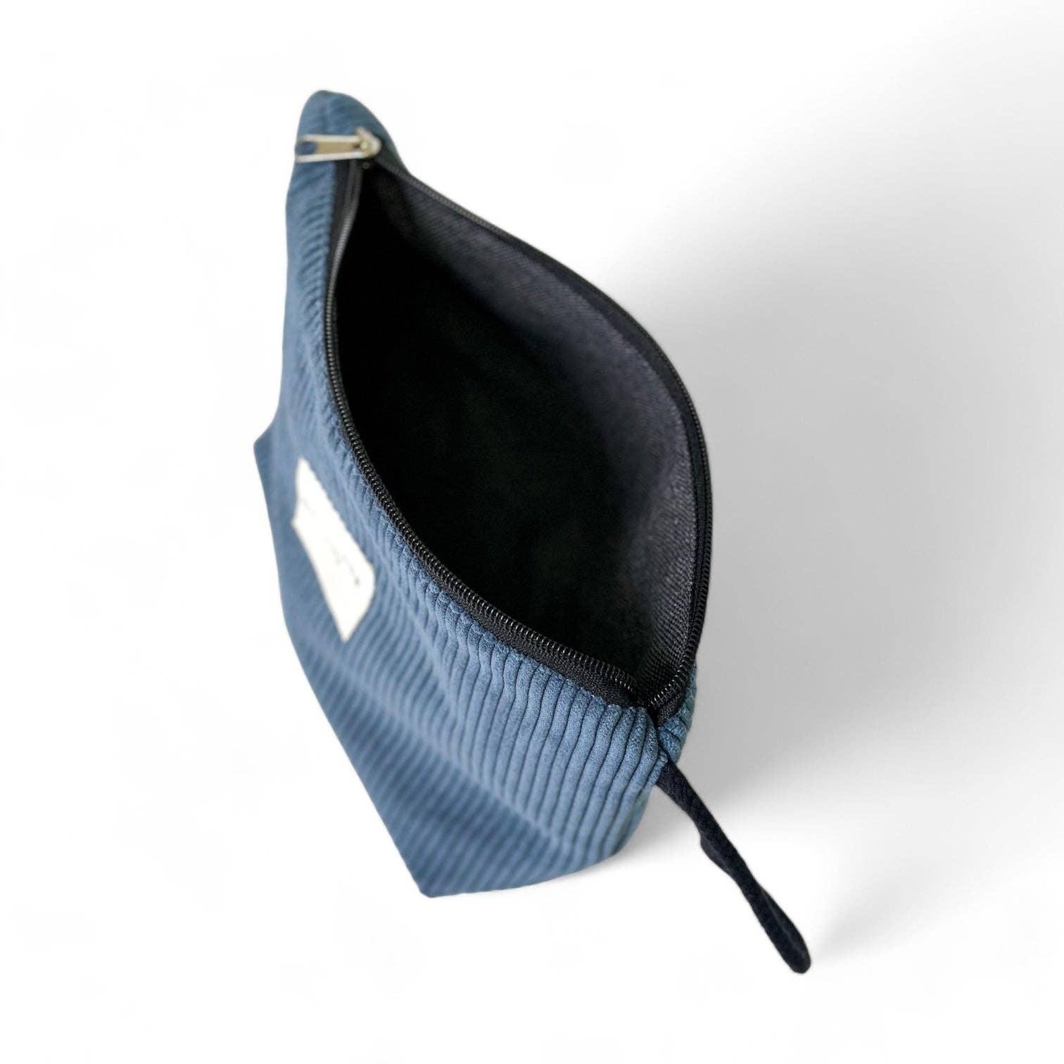 pochette in velluto blu con zip